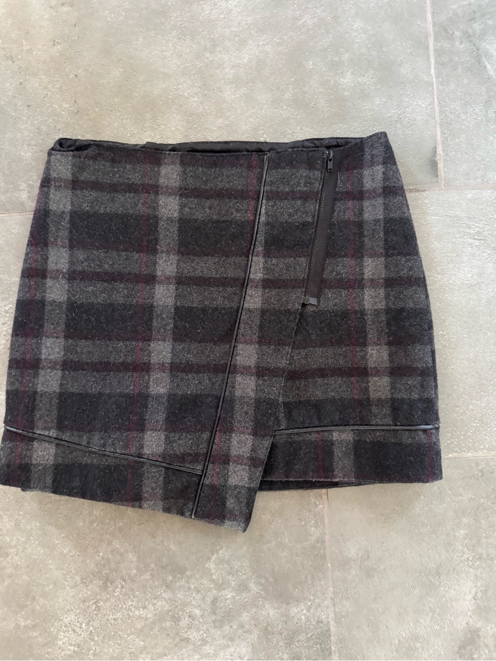 Smart Set Wool Blend Plaid Wrap Mini Skirt Size 6 Lined Faux Leather Trim Plum - Picture 2 of 7